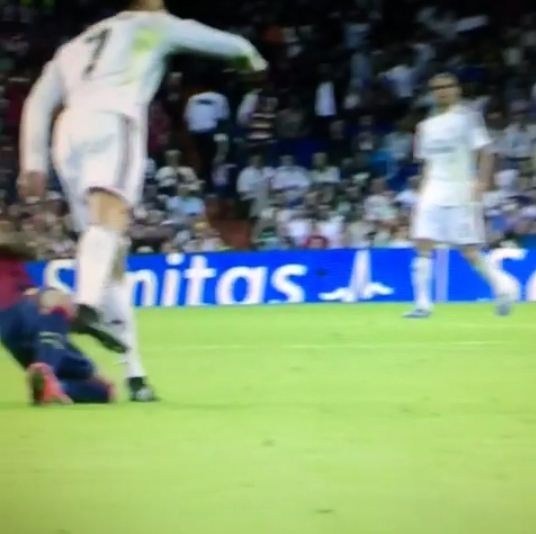 Elbow to Dani Alves in El Clásico