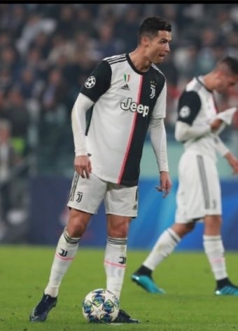 Middle Finger + On-Pitch Insulting Gestures