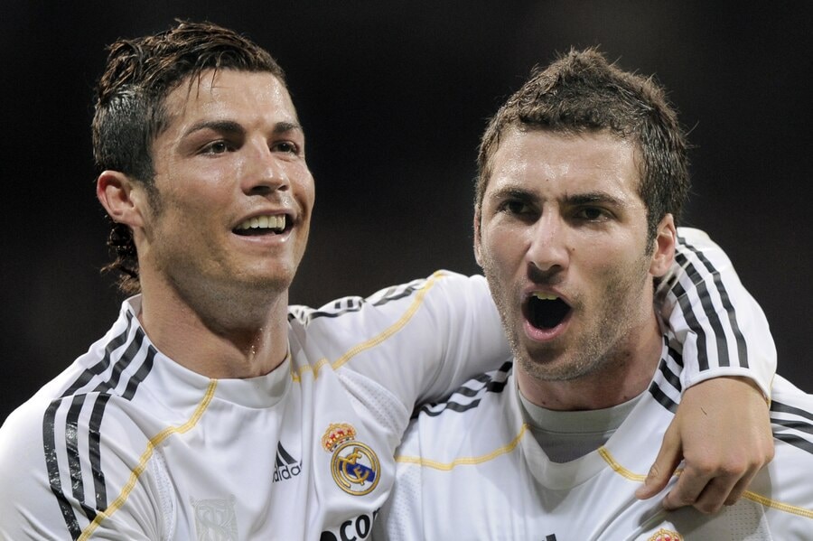 Snatching the Breakaway — Blocked Higuaín's Open Goal