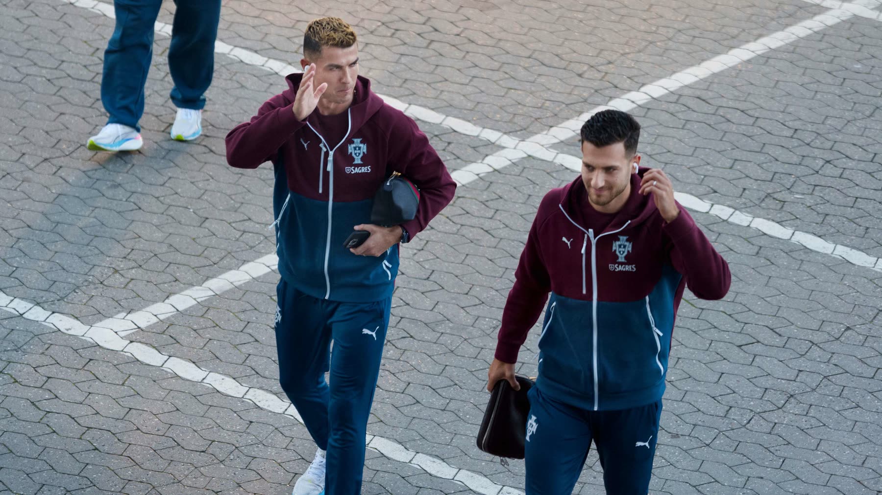 [HEADLINE] Promised 30 Minutes, Benched Instead — CR7 Falls Out with Jorge Jesus and Walks Out on Portugal